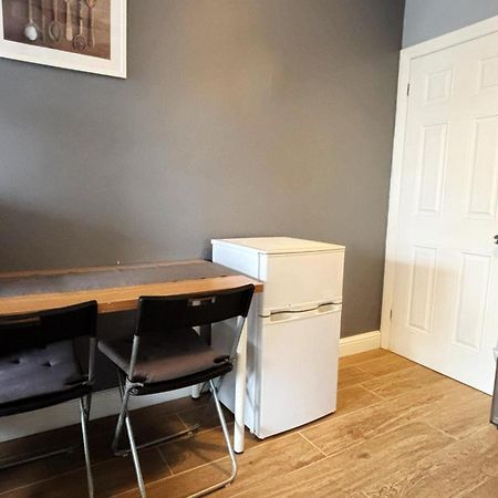 Shirley Apartments, Cozy Studio, Self Check In, 10 Min Drive To City Centre, Walking To Redbridge Train Station Southampton Bagian luar foto