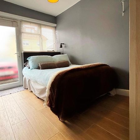 Shirley Apartments, Cozy Studio, Self Check In, 10 Min Drive To City Centre, Walking To Redbridge Train Station Southampton Bagian luar foto