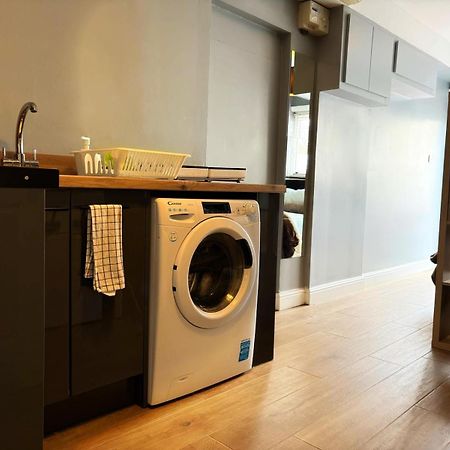 Shirley Apartments, Cozy Studio, Self Check In, 10 Min Drive To City Centre, Walking To Redbridge Train Station Southampton Bagian luar foto