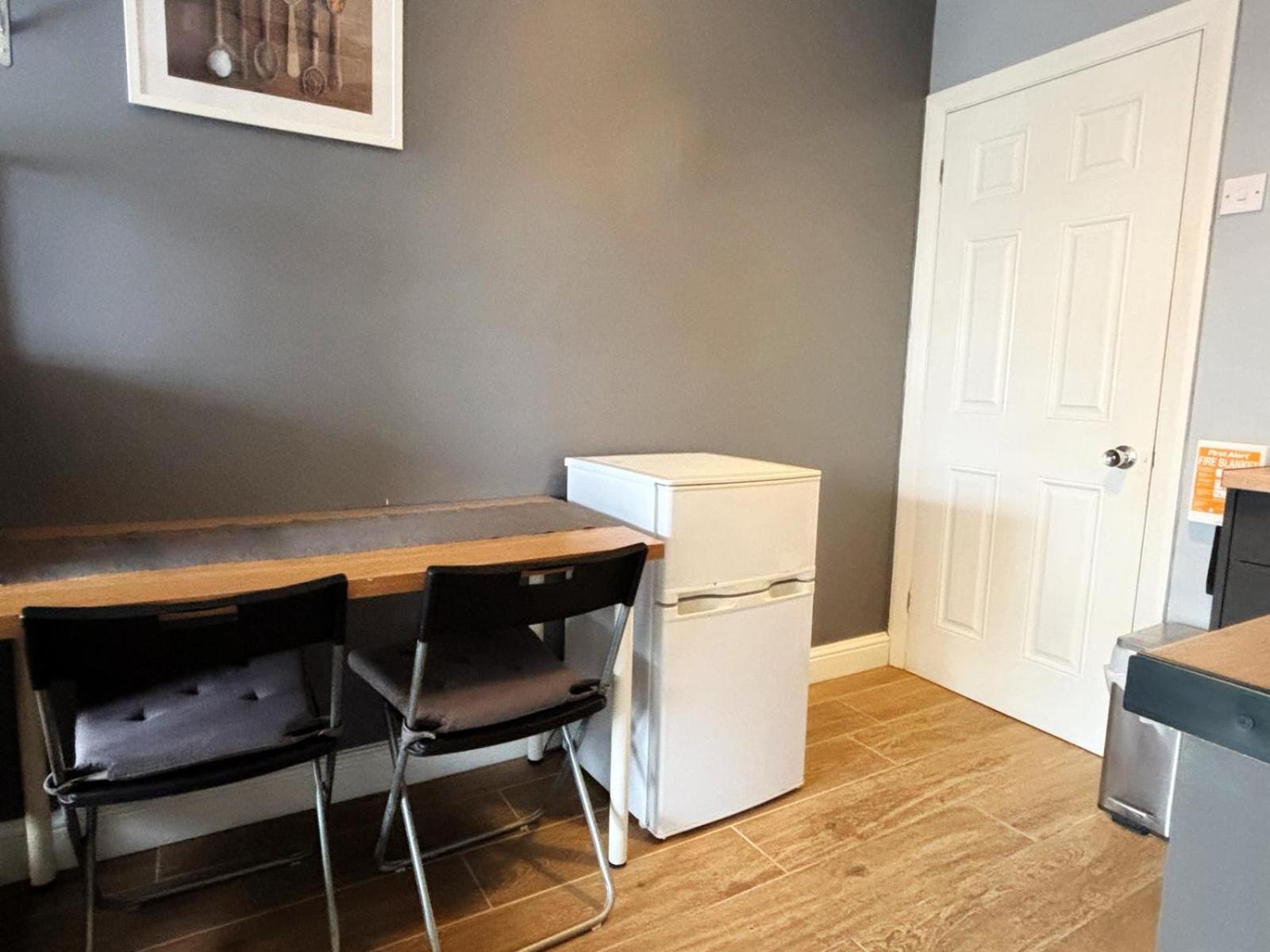 Shirley Apartments, Cozy Studio, Self Check In, 10 Min Drive To City Centre, Walking To Redbridge Train Station Southampton Bagian luar foto