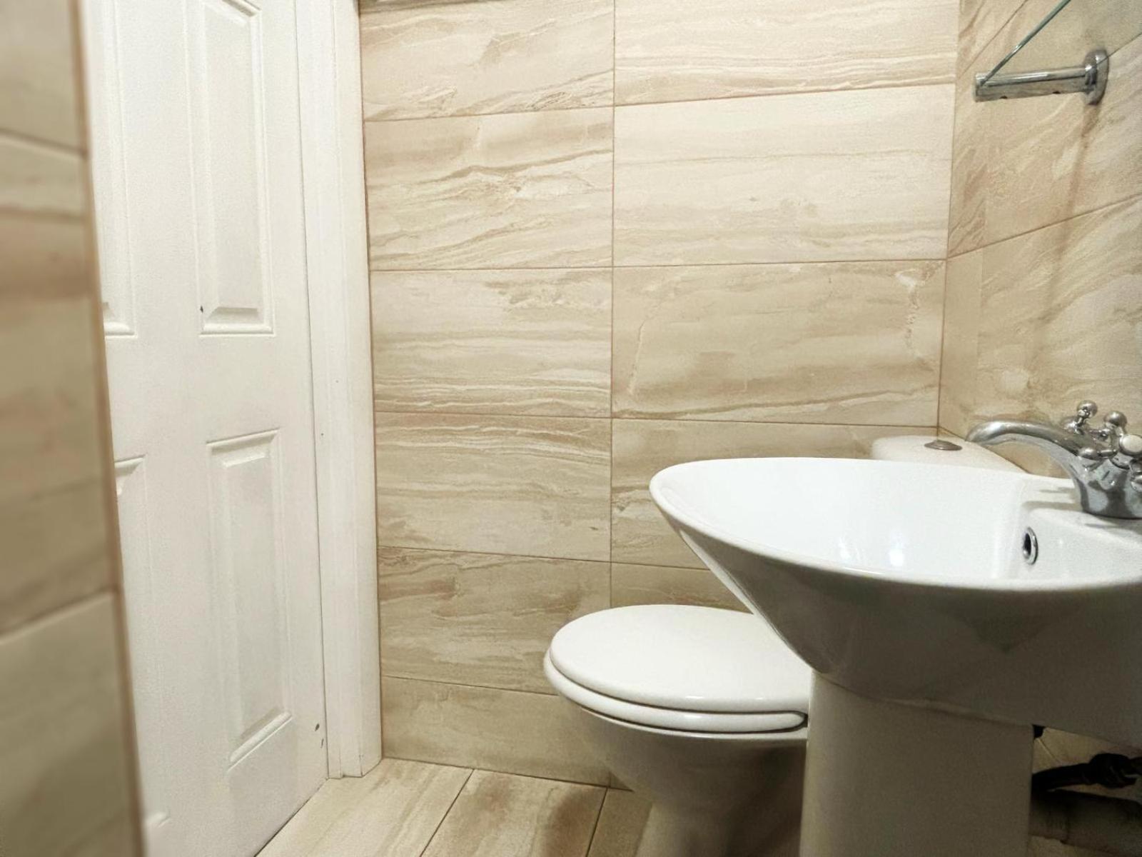 Shirley Apartments, Cozy Studio, Self Check In, 10 Min Drive To City Centre, Walking To Redbridge Train Station Southampton Bagian luar foto