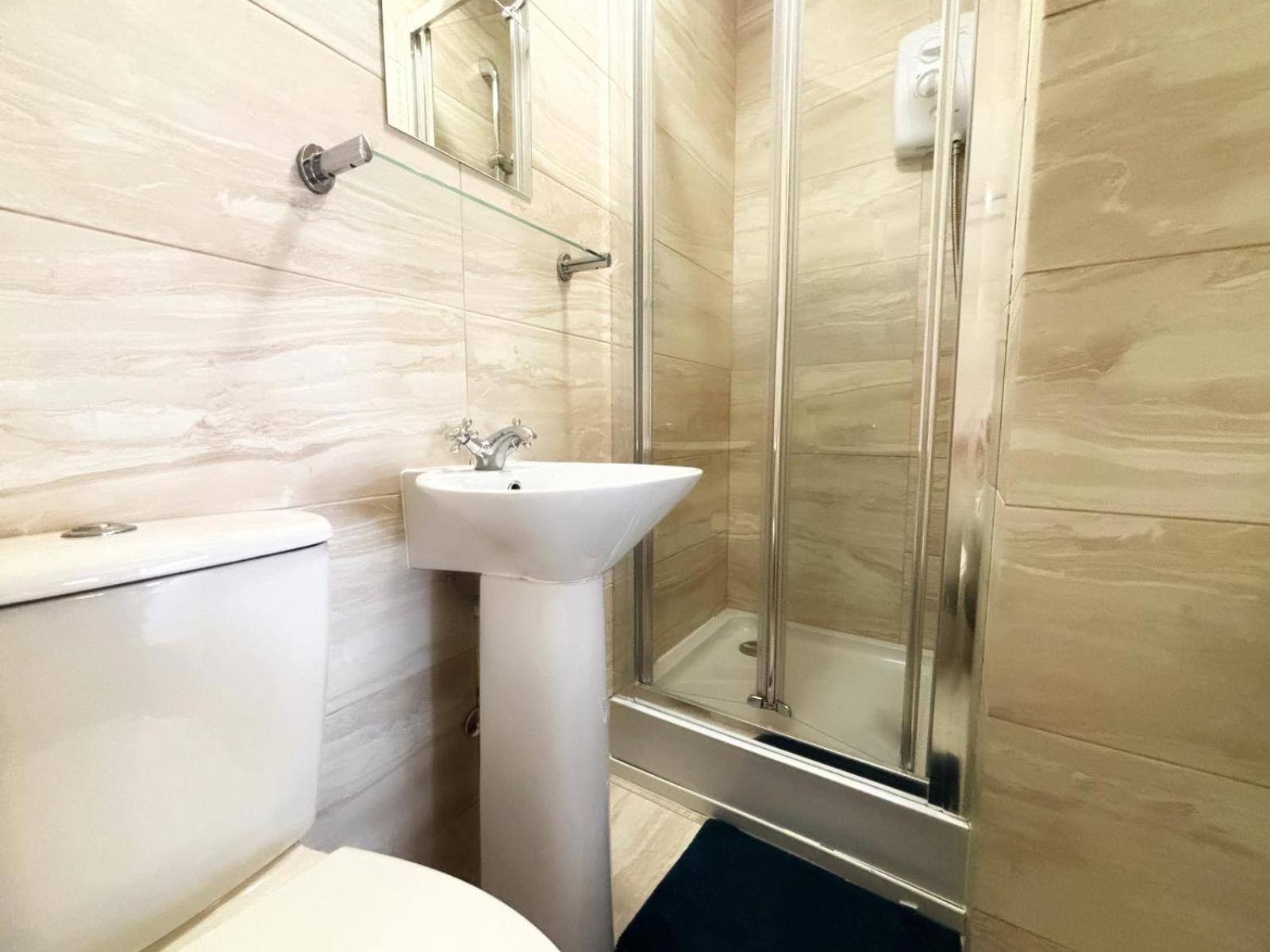 Shirley Apartments, Cozy Studio, Self Check In, 10 Min Drive To City Centre, Walking To Redbridge Train Station Southampton Bagian luar foto