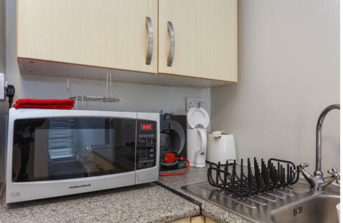Shirley Apartments, Cozy Studio, Self Check In, 10 Min Drive To City Centre, Walking To Redbridge Train Station Southampton Bagian luar foto